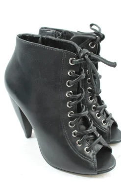 Peeptoe-Stiefeletten Größe 36