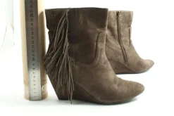 Reißverschluss-Stiefeletten Größe 39