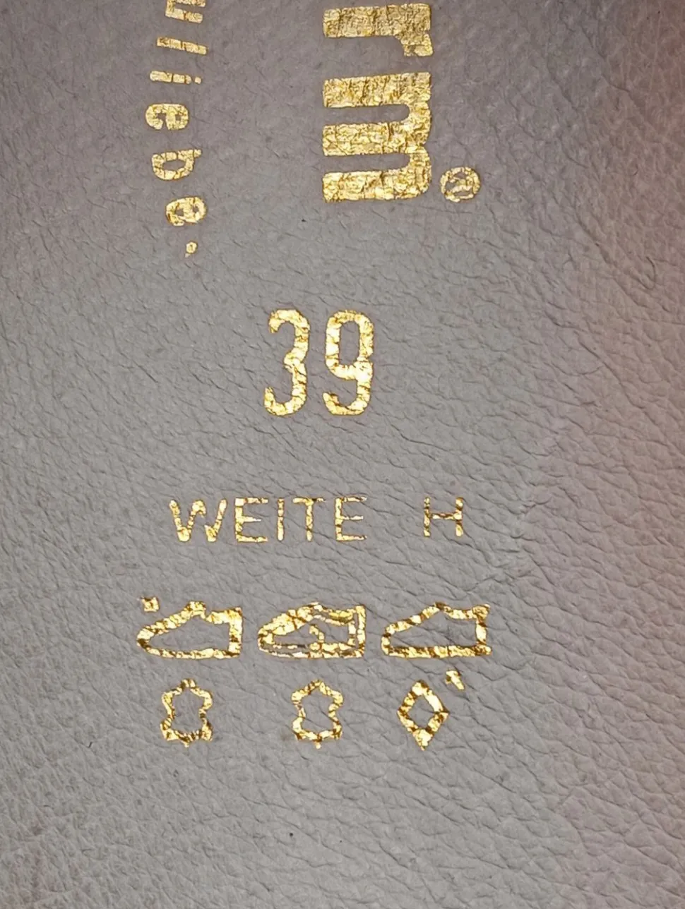 Schlüpfschuhe Größe 39