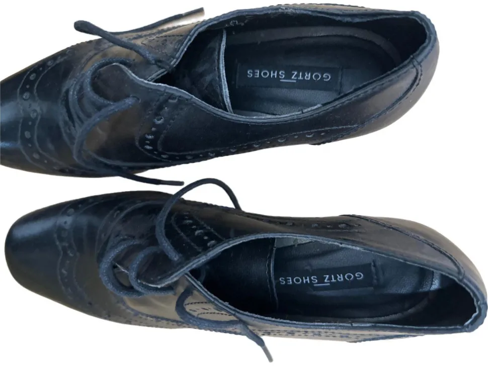 Schnürschuhe Größe 37