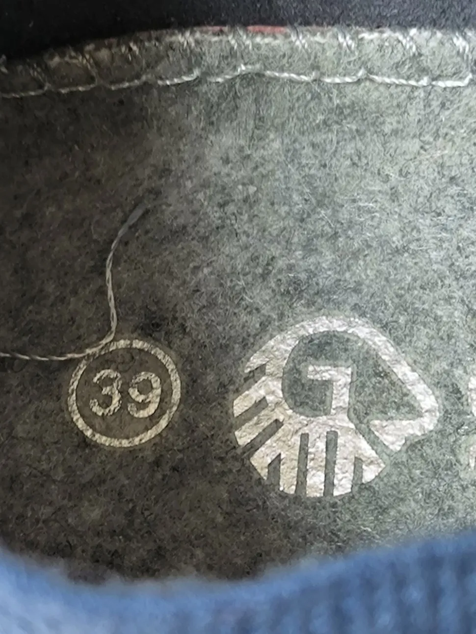 Schnürsneaker Größe 39