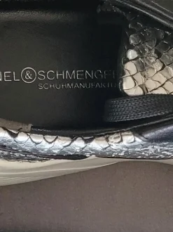 Sneaker Größe 39